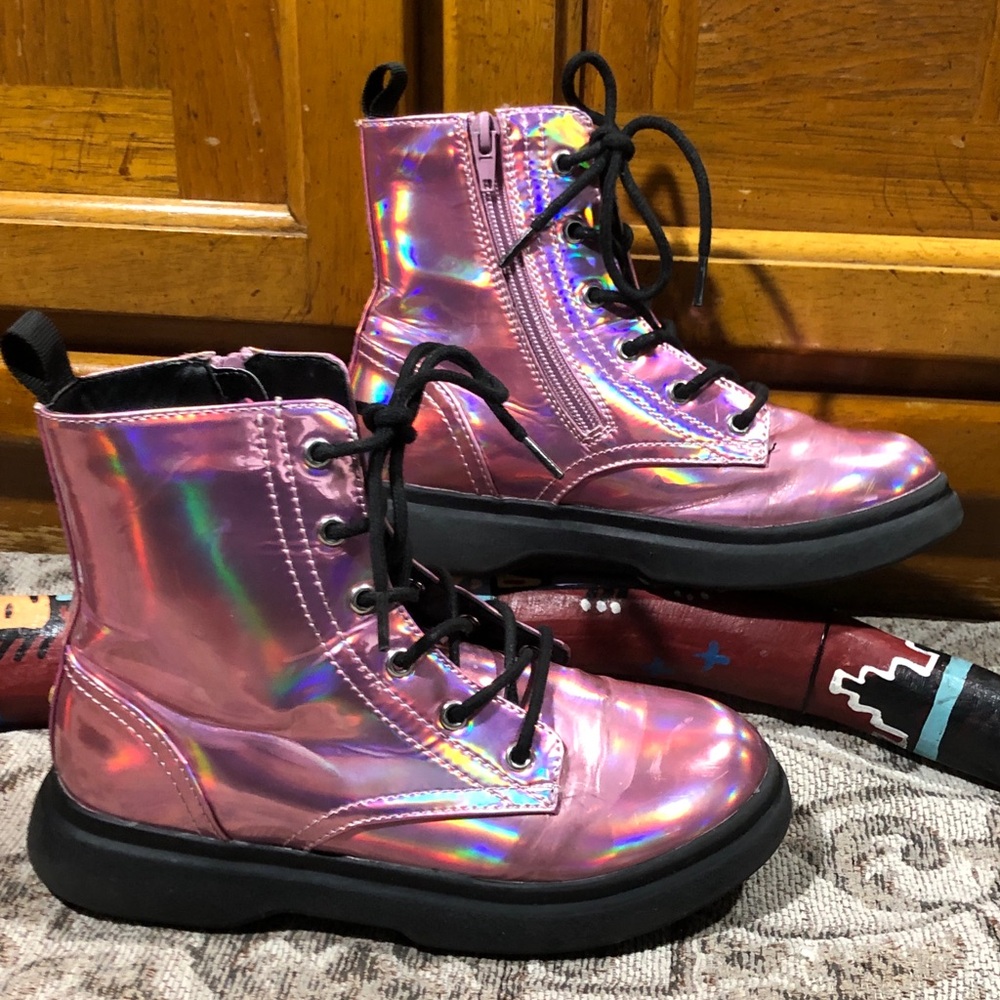 Report Girls Iridescent Pink Combat Boots Black sole Size 3